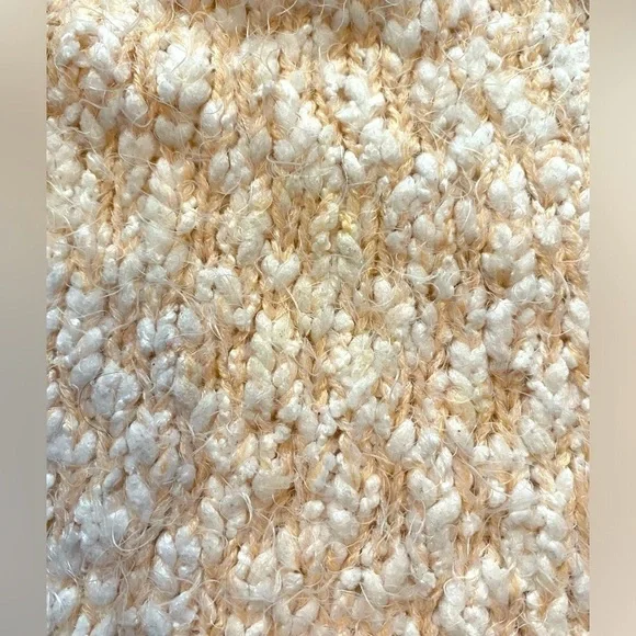 🌟 David Bitton Buffalo Sz Med Women’s Creamy & White Eyelash Sweater - Picture 6 of 10